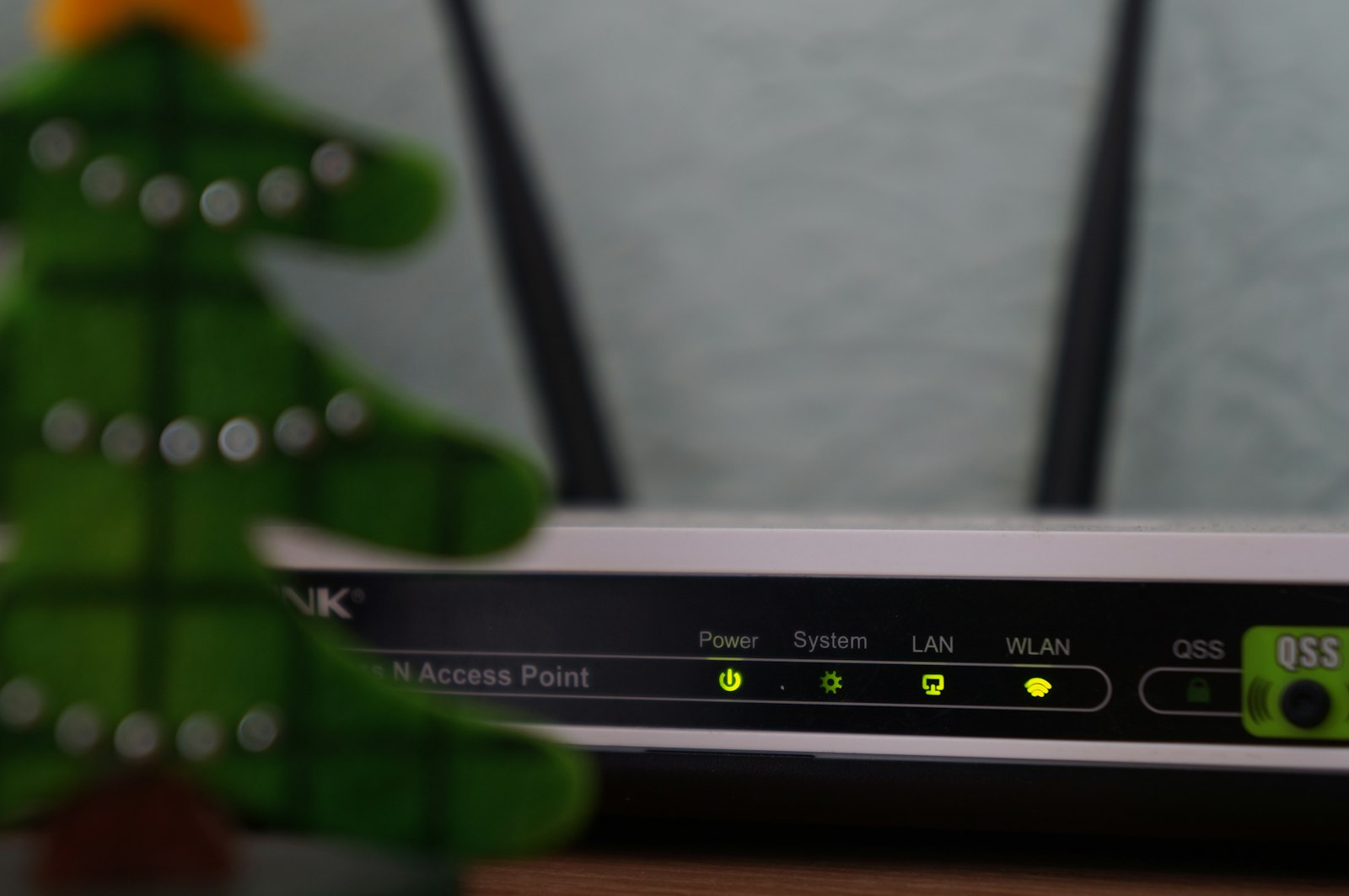 Wireless router with status lights